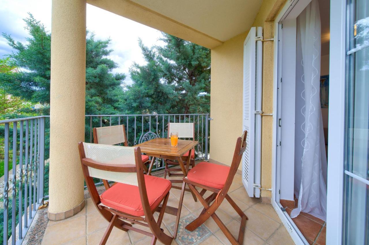 Apartment Camellia Vantacici Luaran gambar